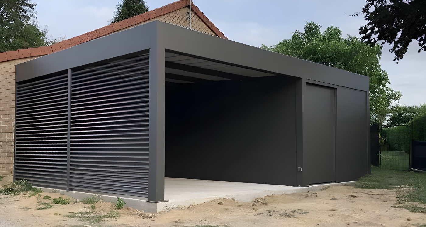 Закрытый автонавес с односкатной крышей из поликарбоната Арочный автонавес с поликарбонатом для дачи